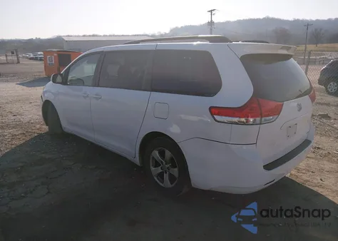 2011 Toyota Sienna Le V6 из США, поврежденный, VIN 5TDKK3DC3BS106872